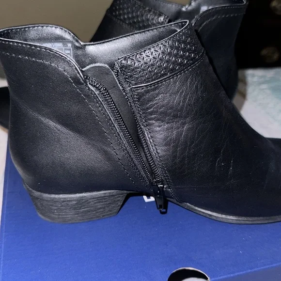 Worn one time Rockport Bootie - Picture 5 of 5